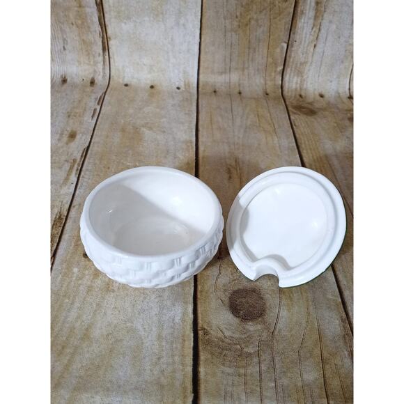 Vintage Bunny Dish Basket Weave w/Rabbit Lid & Flower Trim Avon (4b) - Picture 5 of 6